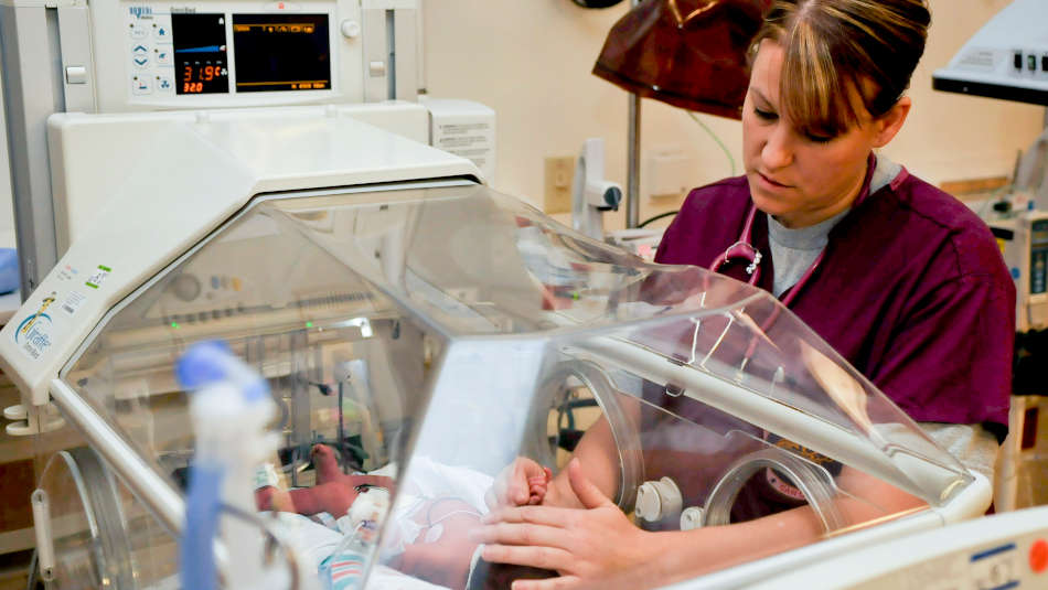 How to become a neonatal nurse in the NICU?